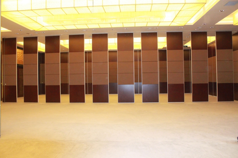 山東萊陽金山國際酒店會議廳活動(dòng)隔斷安裝項(xiàng)目